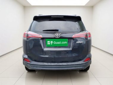 Toyota RAV4 - фото 4
