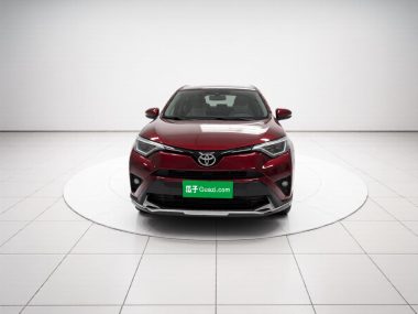 Toyota RAV4 - фото 1