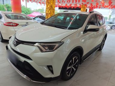 Toyota RAV4 - фото 0