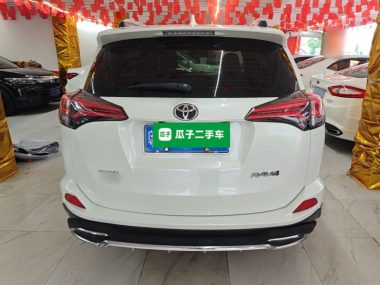 Toyota RAV4 - фото 2
