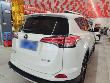 Toyota RAV4 - фото 3