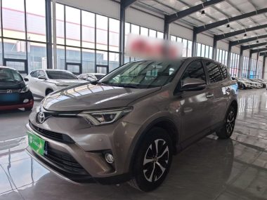 Toyota RAV4 - фото 0