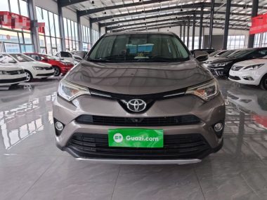 Toyota RAV4 - фото 1