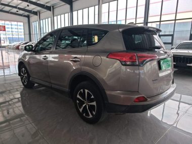 Toyota RAV4 - фото 3