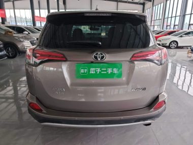 Toyota RAV4 - фото 4