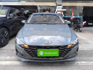 Hyundai Elantra - фото 1