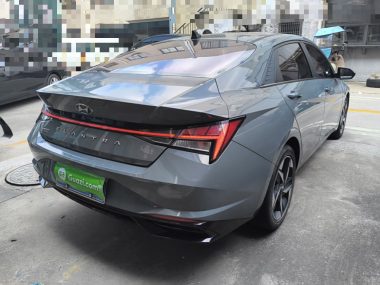 Hyundai Elantra - фото 3