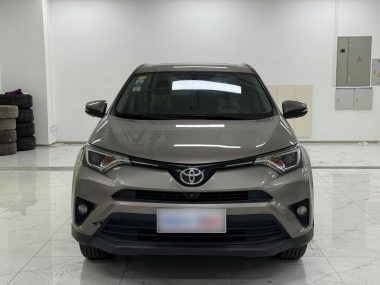 Toyota RAV4 - фото 2
