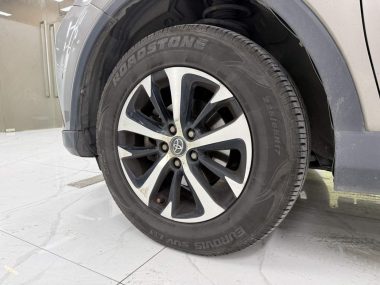 Toyota RAV4 - фото 4