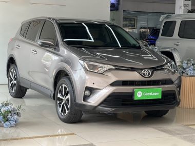 Toyota RAV4 - фото 2