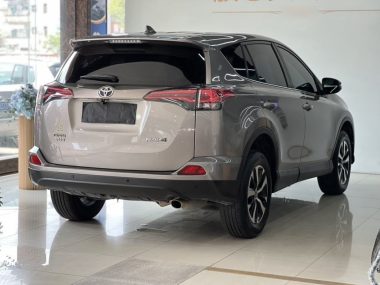 Toyota RAV4 - фото 3