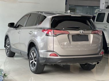 Toyota RAV4 - фото 4