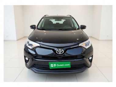 Toyota RAV4 - фото 1