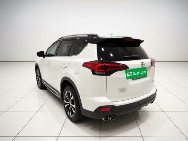 Toyota RAV4 - фото 3