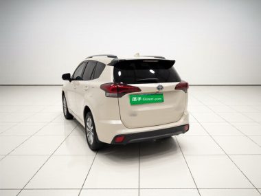 Toyota RAV4 - фото 4