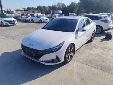 Hyundai Elantra - фото 0