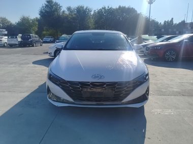 Hyundai Elantra - фото 1