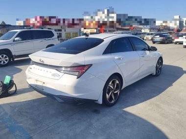 Hyundai Elantra - фото 3
