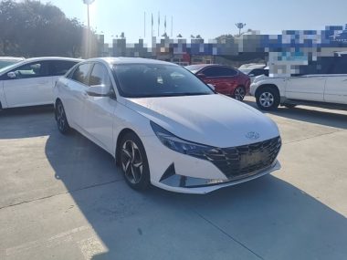 Hyundai Elantra - фото 4