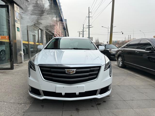 Cadillac XTS - фото 1
