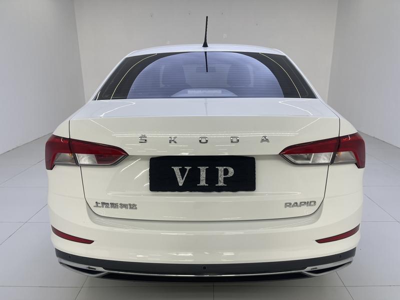 Skoda Rapid - фото 4
