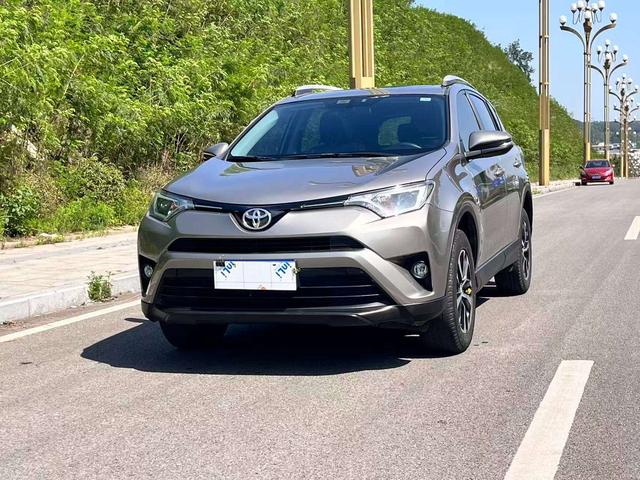 Toyota RAV4 - фото 0
