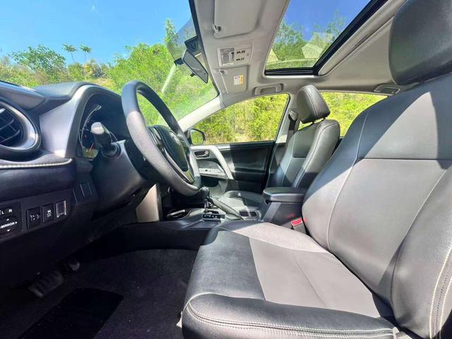 Toyota RAV4 - фото 1
