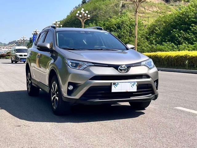 Toyota RAV4 - фото 4