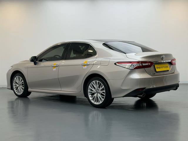 Toyota Camry - фото 4