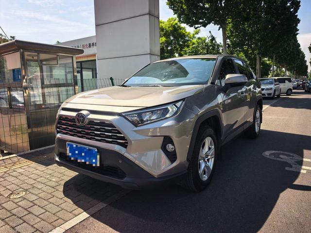 Toyota RAV4 - фото 0