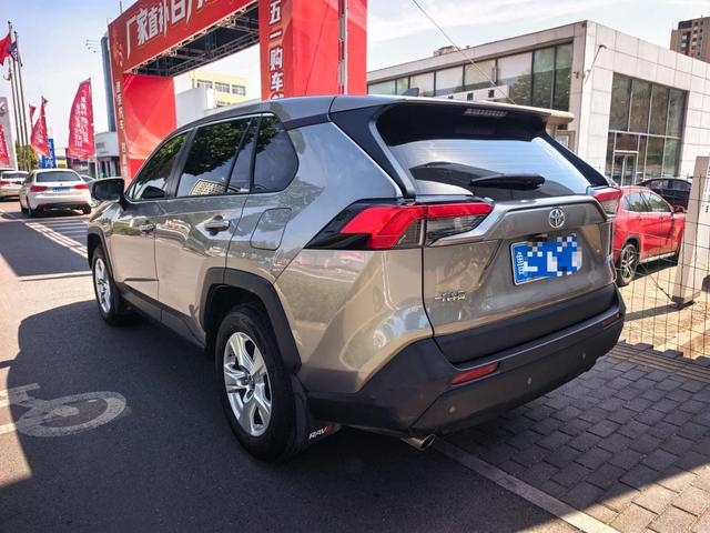 Toyota RAV4 - фото 3