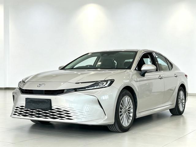 Toyota Camry - фото 1
