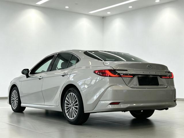 Toyota Camry - фото 4