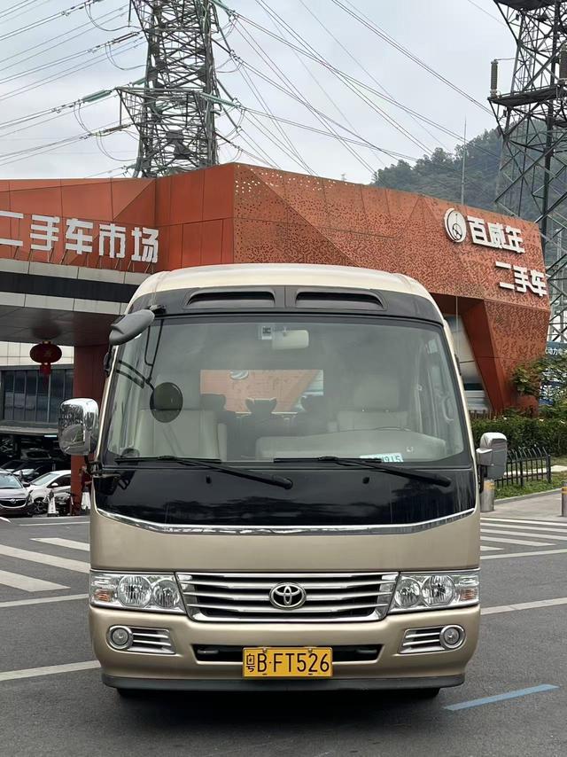 Toyota Coaster - фото 1