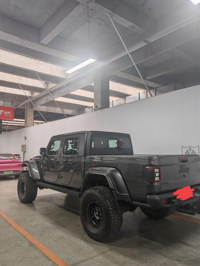 Jeep Gladiator - фото 1