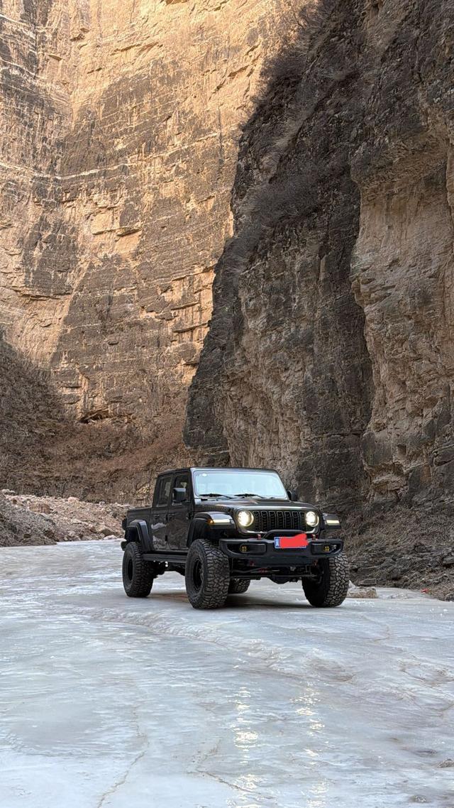 Jeep Gladiator - фото 2