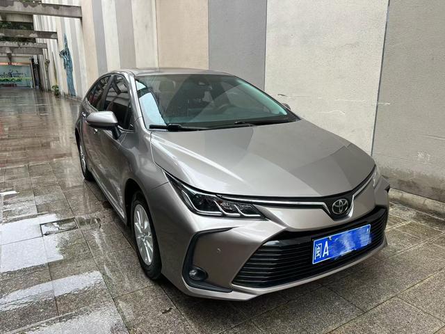 Toyota Corolla - фото 1