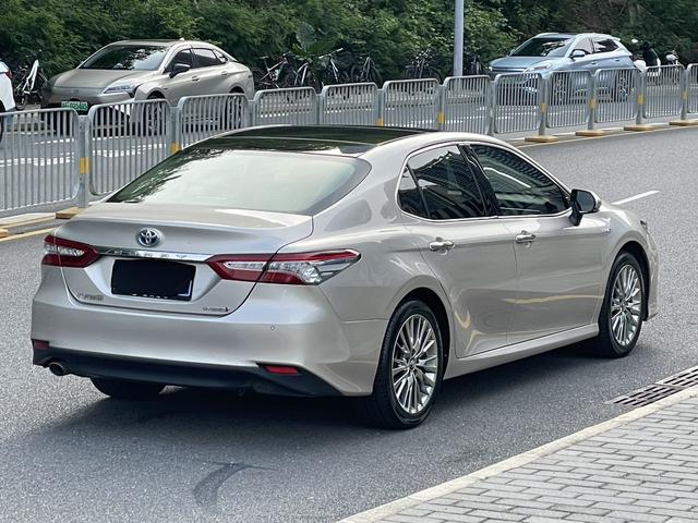 Toyota Camry - фото 4