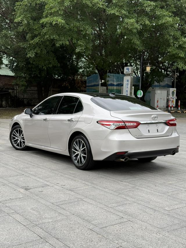 Toyota Camry - фото 3