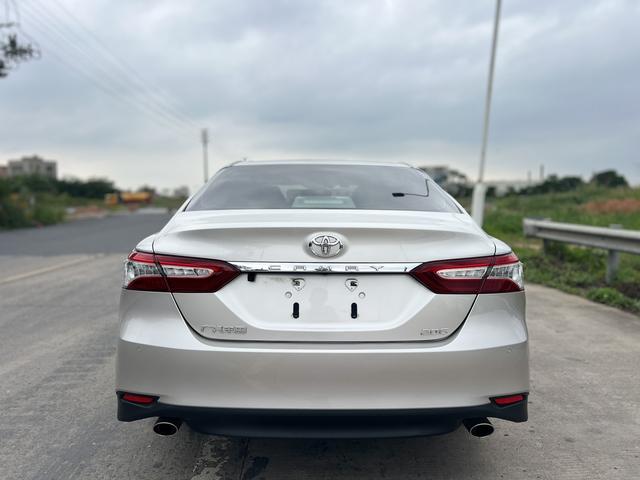 Toyota Camry - фото 3