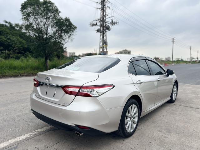 Toyota Camry - фото 4