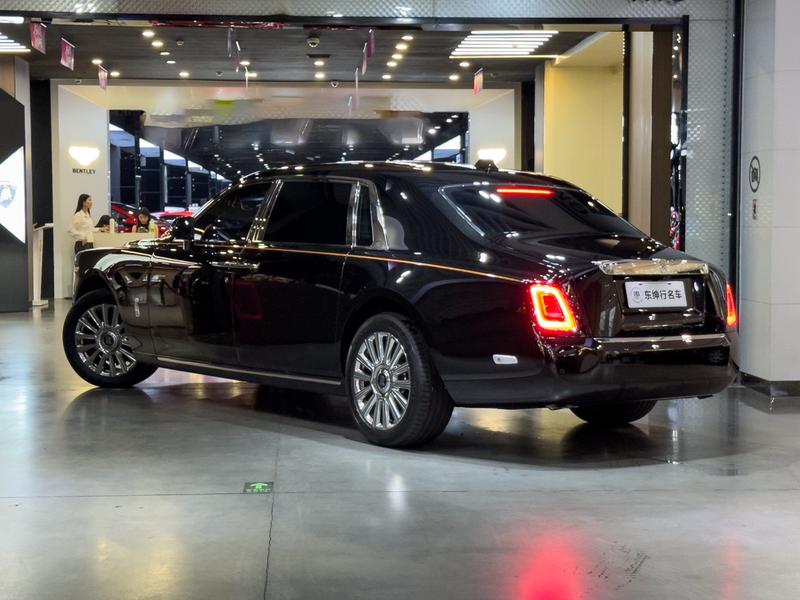 Rolls-Royce Phantom - фото 3