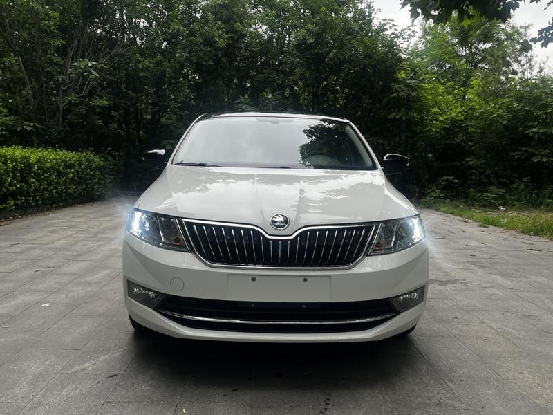 Skoda Rapid Spaceback - фото 1