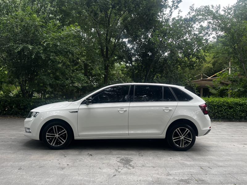 Skoda Rapid Spaceback - фото 2