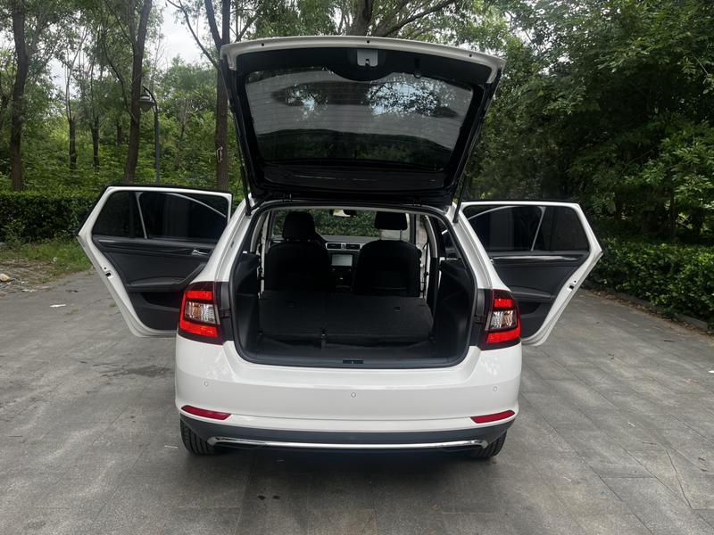 Skoda Rapid Spaceback - фото 4