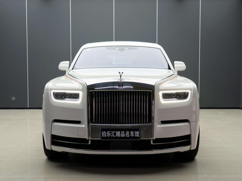 Rolls-Royce Phantom - фото 1