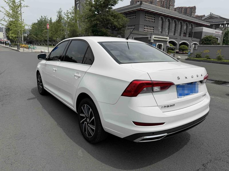 Skoda Rapid - фото 4