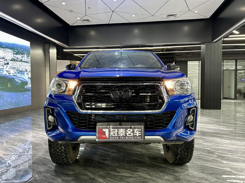 Toyota Hilux - фото 1