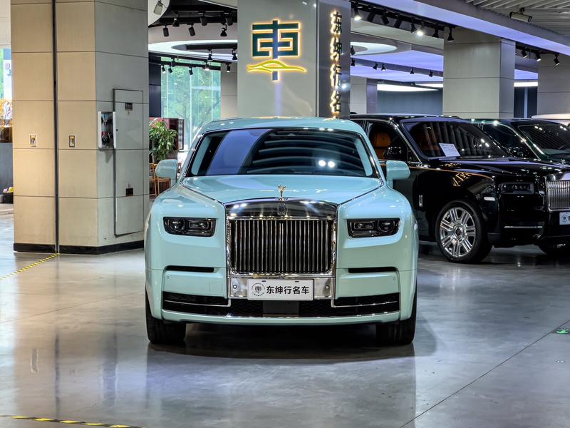Rolls-Royce Phantom - фото 1