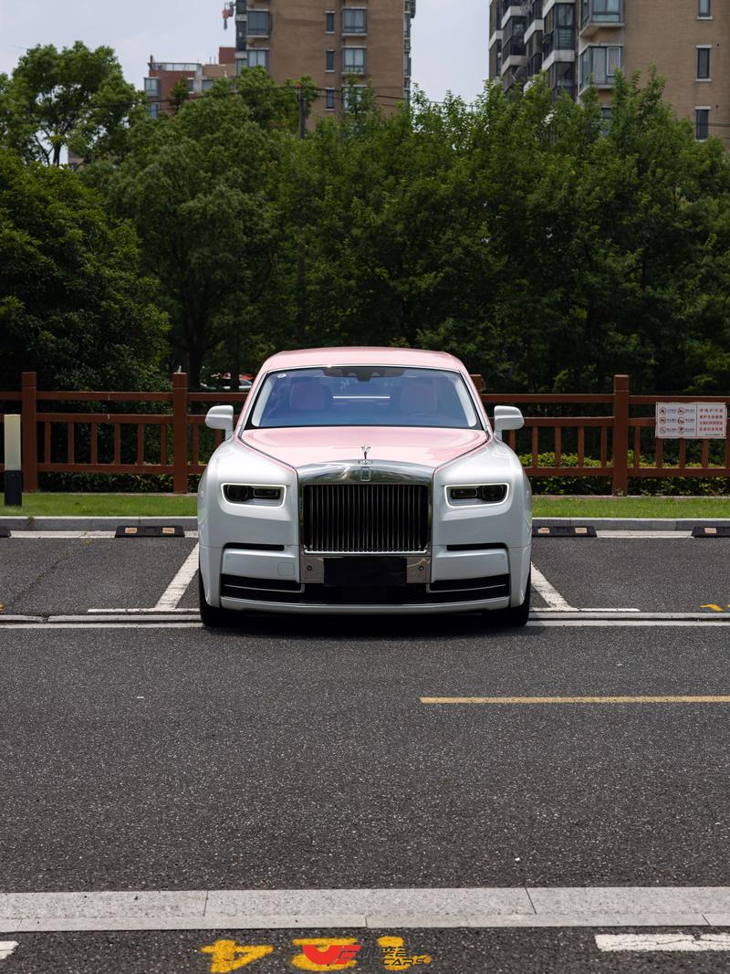 Rolls-Royce Phantom - фото 1